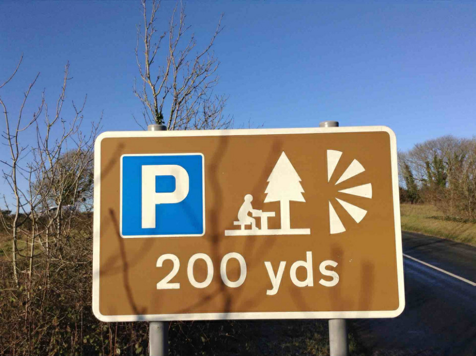 photo of a brown tourist sign indicating a picnic location and parking area in 200 yards along the road