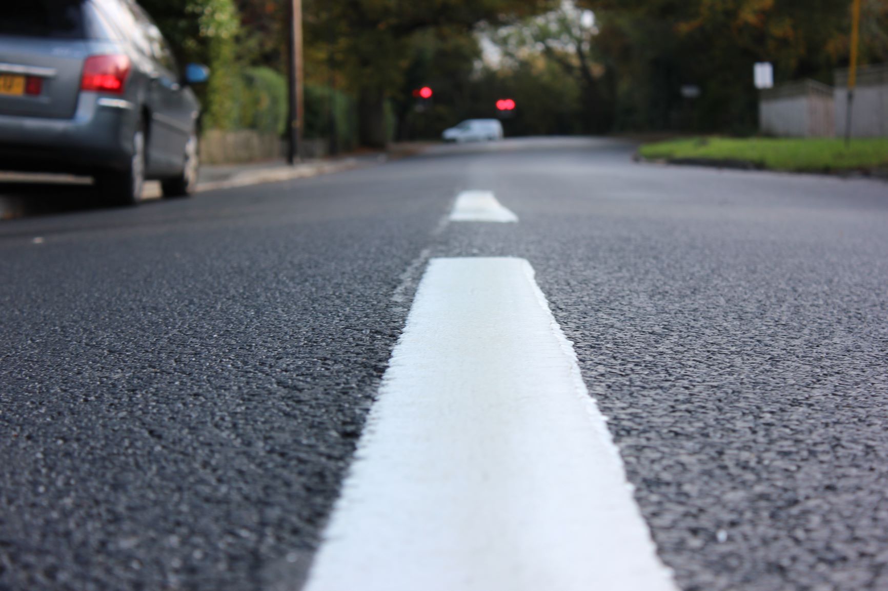 Image of a white line in the middle of a newly resurfaced road